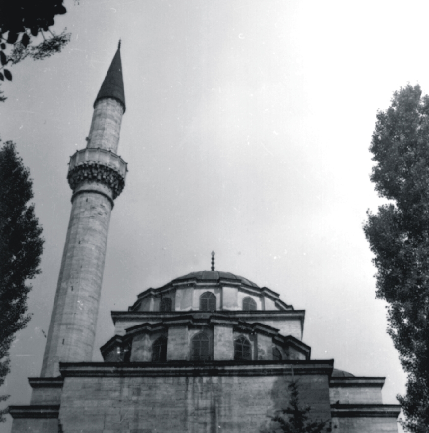 Ferhad-pašina džamija (Ferhadija) u Banjoj Luci, sa Ferhad-pašinim turbetom,Turbetom Safi-kadune, Turbetom Ferhad-pašinih bajraktara, šadrvanom, džamijskih haremom, ogradnim zidovima i portalom, područje i ostaci graditeljske cjeline